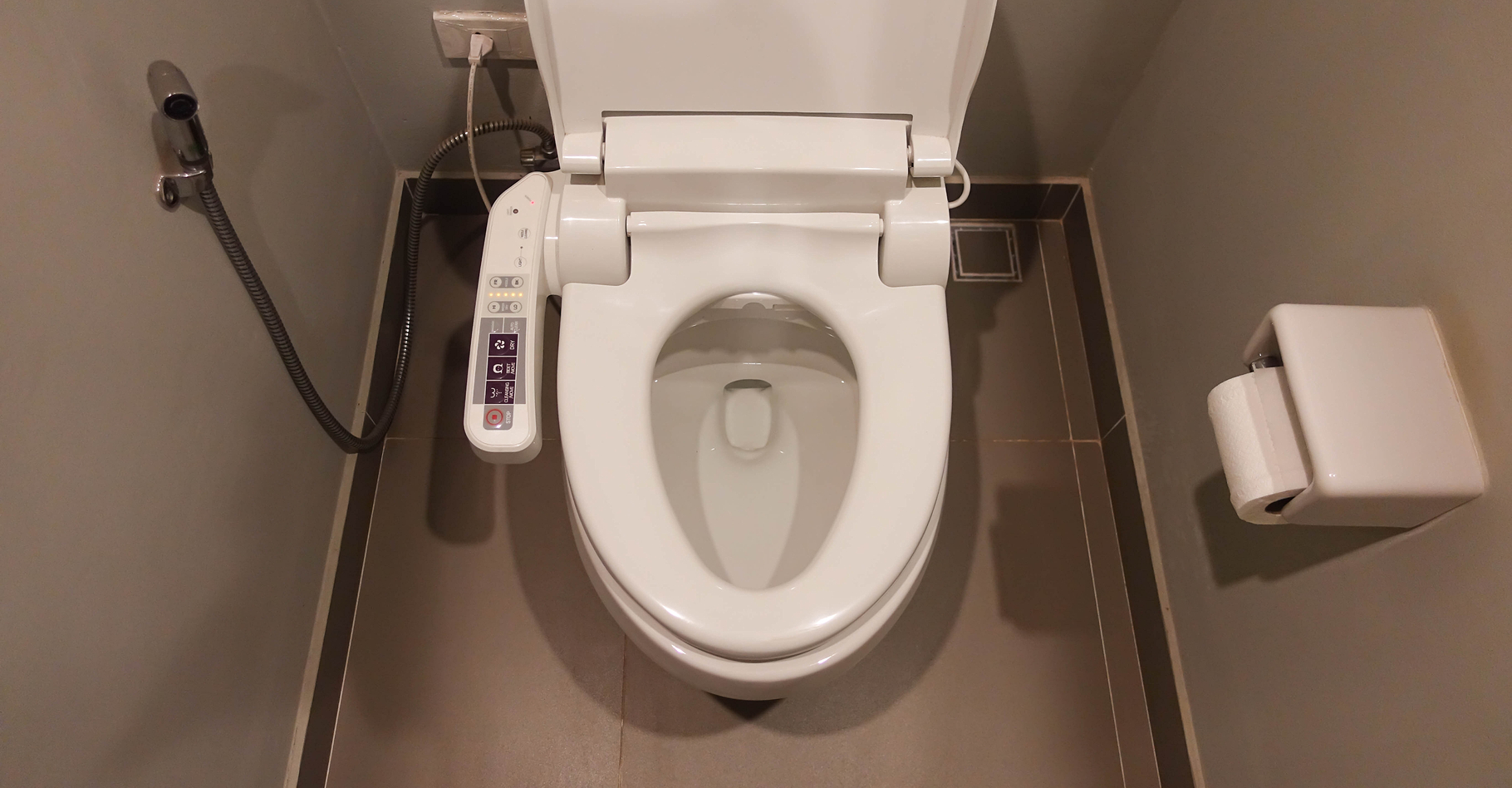 Les toilettes connectées peuvent être&nbsp;attaquées par des hackers. © Panatda Saengow,&nbsp;Shutterstock