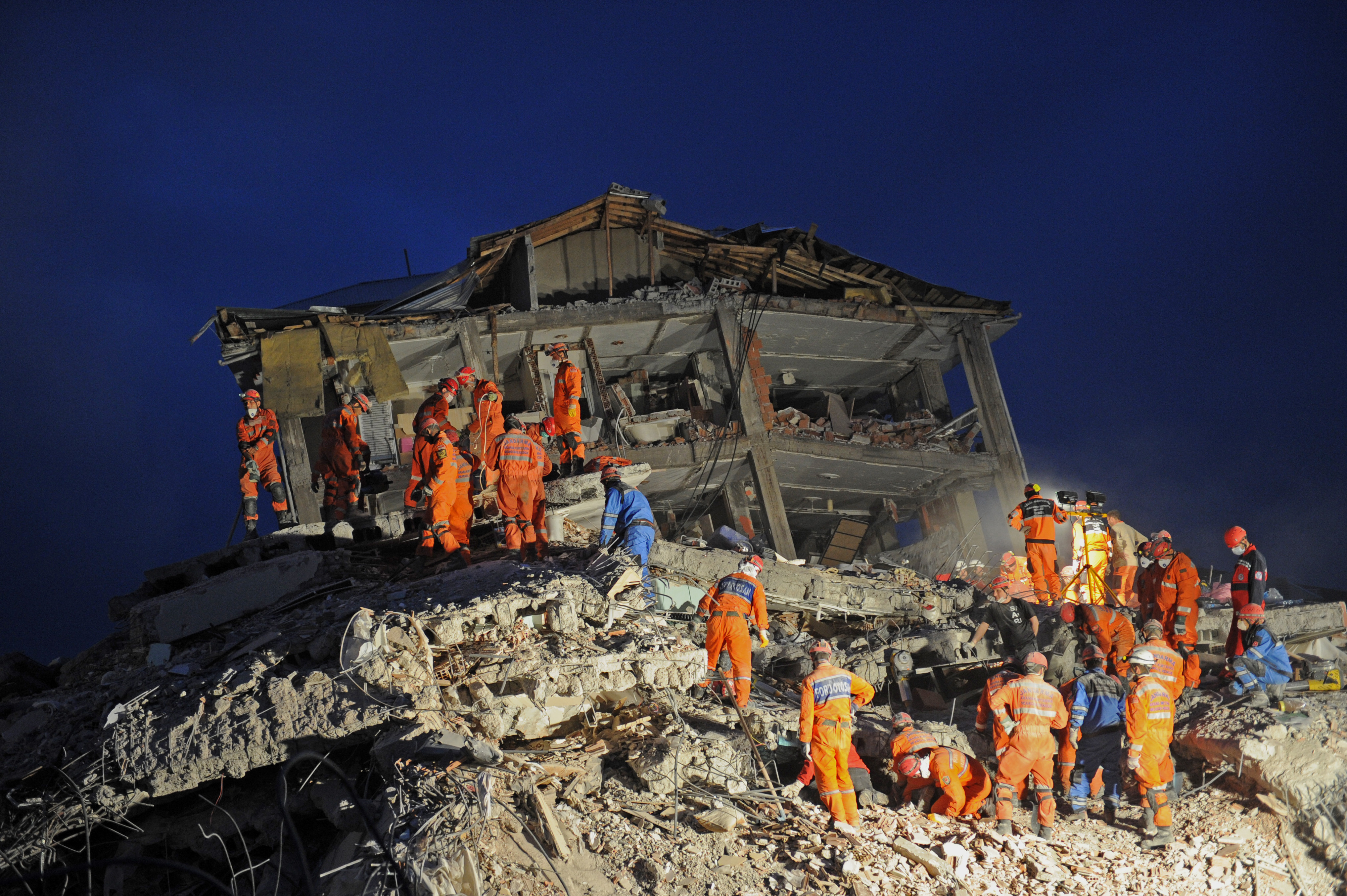 De nouveau, un puissant séisme a eu lieu dans le sud-ouest de la Turquie ce lundi 6 février 2023 au matin, faisant plus de 17 500 morts et détruisant des milliers d'immeubles, tant en Turquie qu'en Syrie. Photo du séisme à Elazig, en 2010. © Mehmet, Adobe Stock