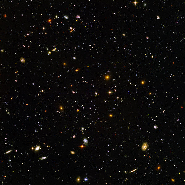 Après le Big Bang, la matière s'est regroupée puis a formé des amas d'étoiles et de planètes regroupées dans des galaxies, visibles aujourd'hui grâce aux yeux surpuissants d'Hubble. © Nasa &amp; Esa, Wikipédia, DP