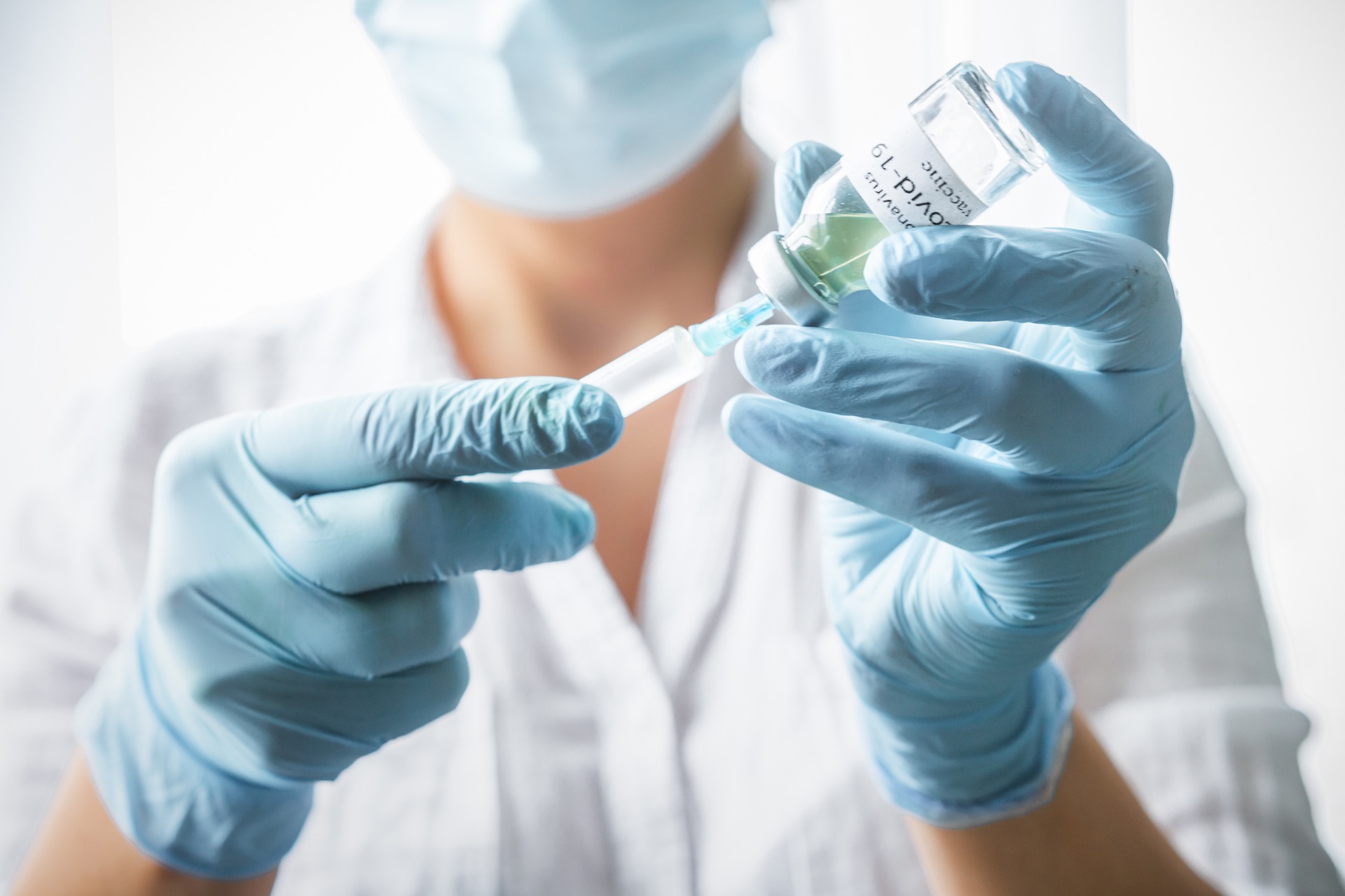 Dans la lutte contre le Covid-19, le vaccin d’Oxford-AstraZeneca, qui a été autorisé par le Royaume-Uni, pourrait changer la donne. © shintartanya, Adobe Stock&nbsp;