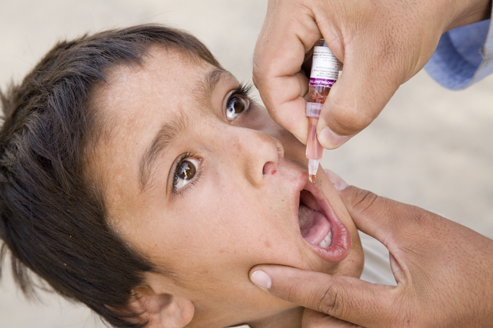 Les campagnes de vaccination contre la poliomyélite, comme ici en Afghanistan,&nbsp;ont peu à peu raison de la maladie. Mais quelques foyers résistent toujours...&nbsp;© Unicef Sverige, Fotopédia, cc by 2.0
