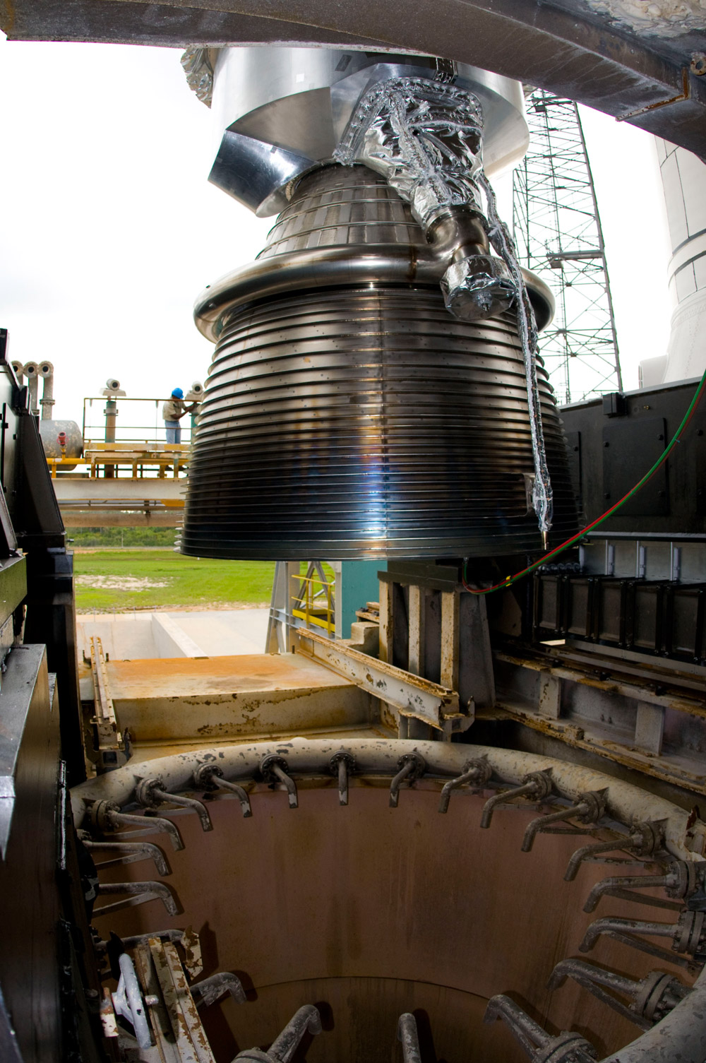 L'idée d’allumer le moteur quelques secondes avant le décollage du lanceur est un des héritages du temps où Ariane 5 était destinée à faire du vol habité en lançant l'avion spatial Hermes. © Esa/S. Corvaja