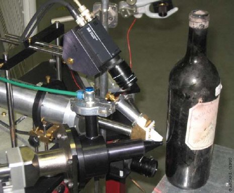 Détails du dispositif servant à soumettre une bouteille à des faisceaux de protons de 3 MeV. Crédit : Arcane-CENBG