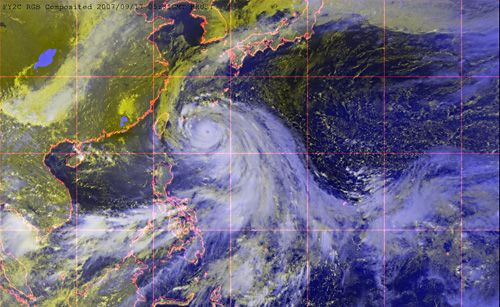 Le typhon Wipha aborde la Chine. Crédit NASA.