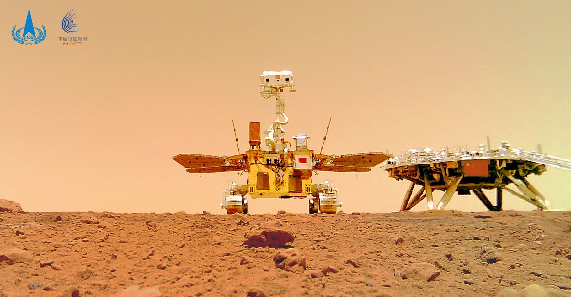 Le rover chinois Zhurong à la surface de Mars. © CNSA