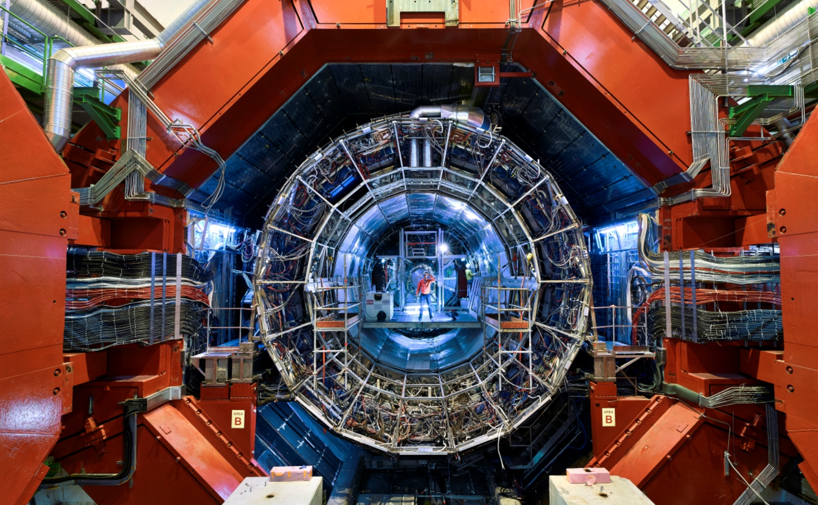 Une vue du détecteur géant Alice ouvert en 2016. © Cern, Julien Ordan
