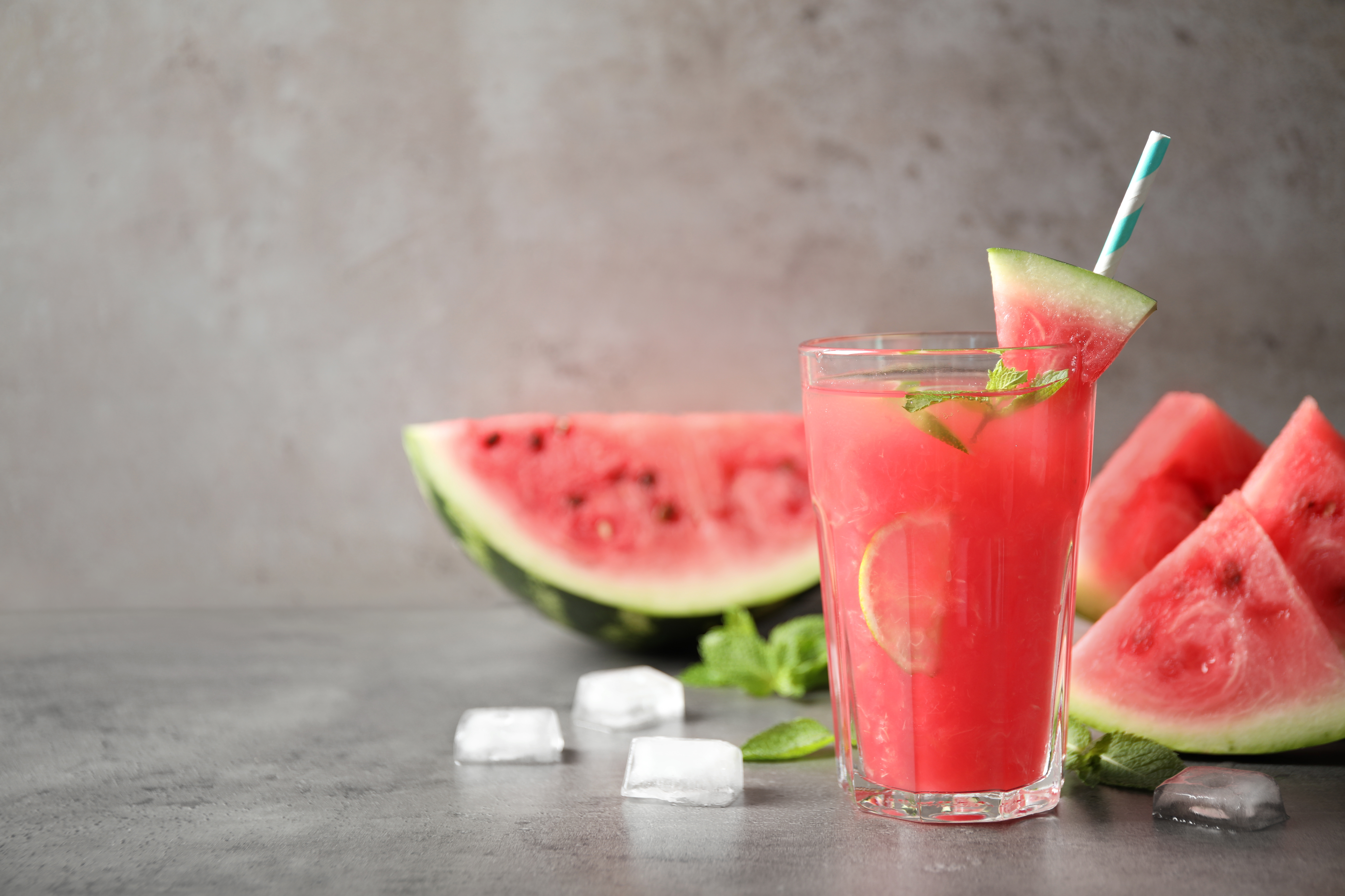 Les meilleurs aliments et boissons pour rester hydraté pendant l'été © New Africa, Adobe Stock