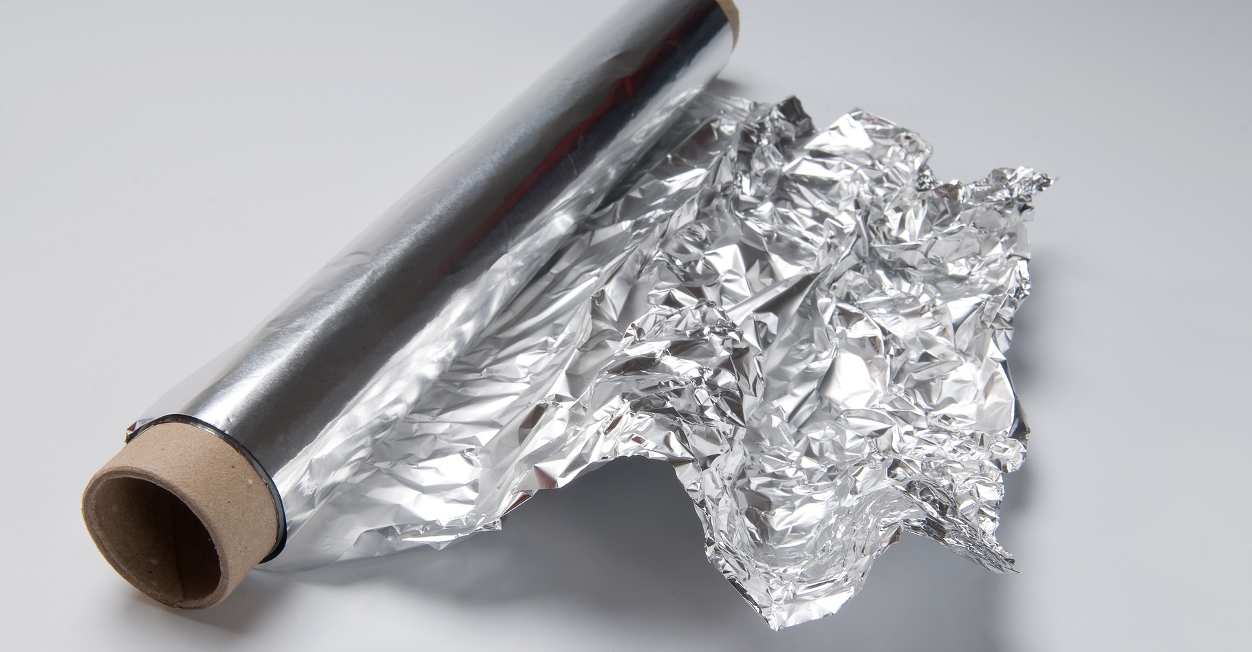 L’aluminium peut se trouver au contact des aliments. Faut-il s’en méfier ? Quels sont les dangers ? © Lorena Fernandez, Shutterstock