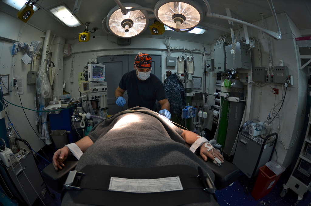 De nos jours, le taux de mortalité lié au recours à une anesthésie générale n'est plus que d’un cas sur 100.000. © Official US Navy Imagery, Flickr, cc by 2.0