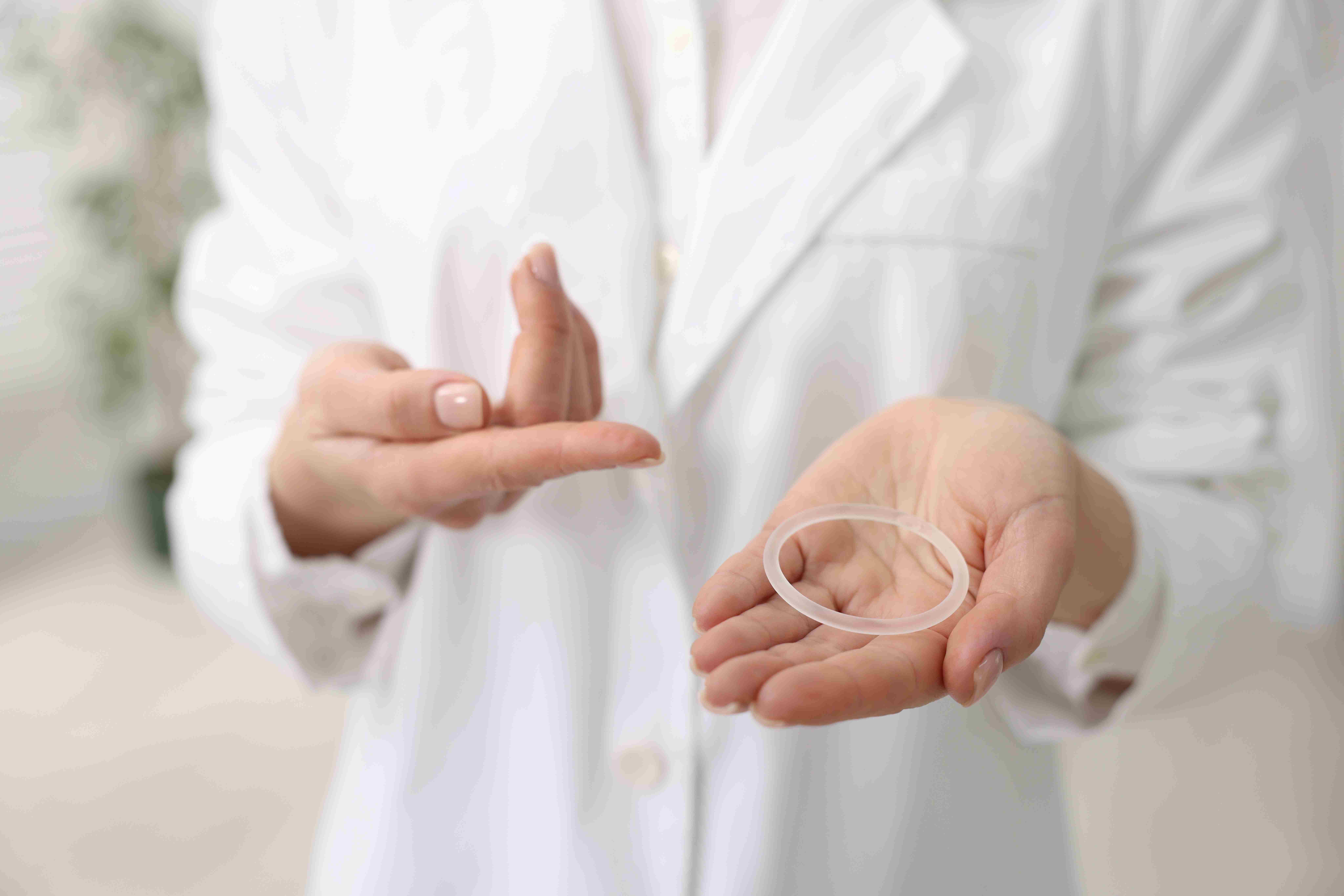 L'anneau vaginal est une alternative intéressante aux pilules et autres méthodes hormonales. © New Africa, Adobe Stock