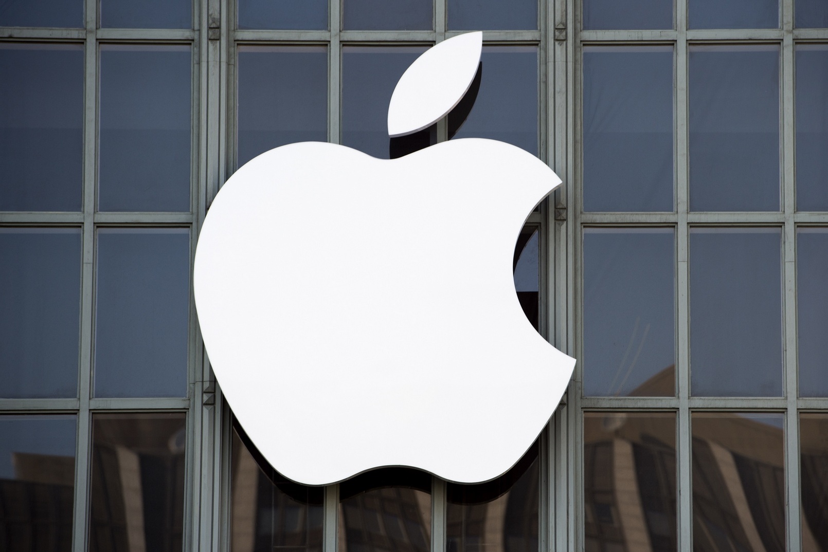 Apple a annoncé avoir arrêté la vente de ses produits en Russie. © Josh Edelson, AFP
