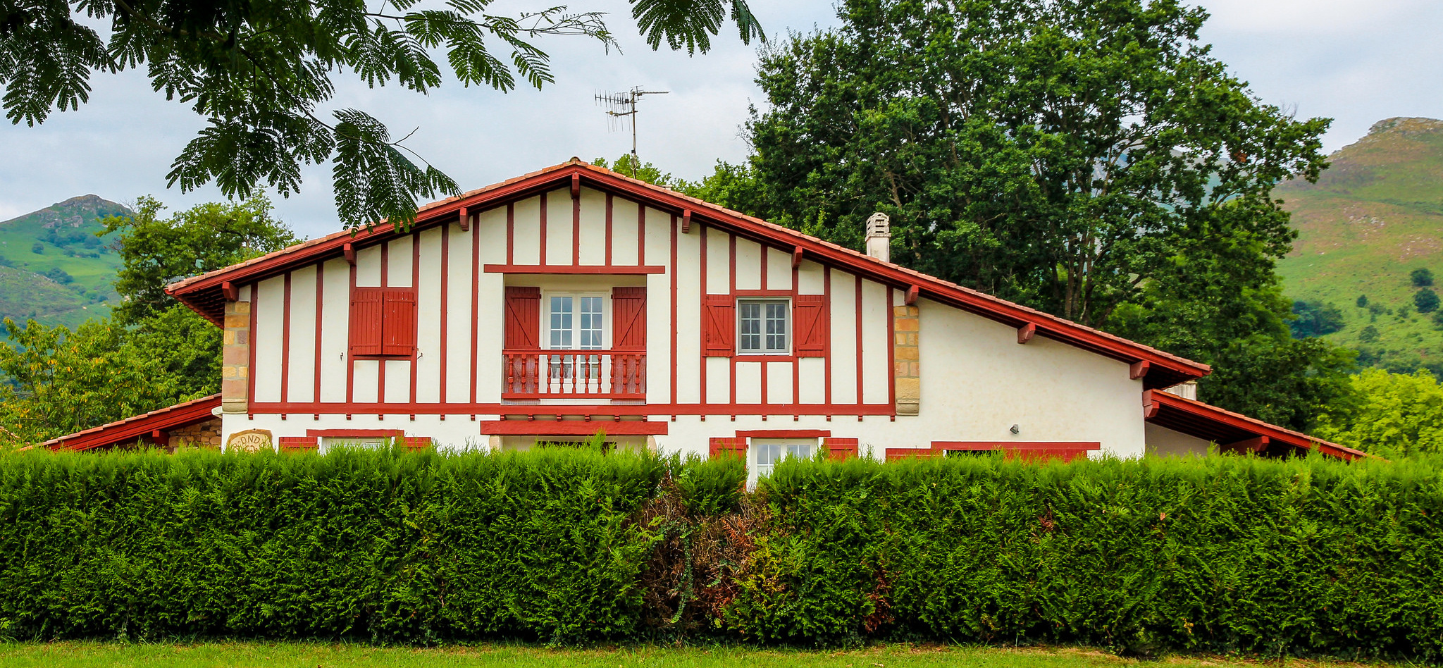 La maison basque rouge et blanche