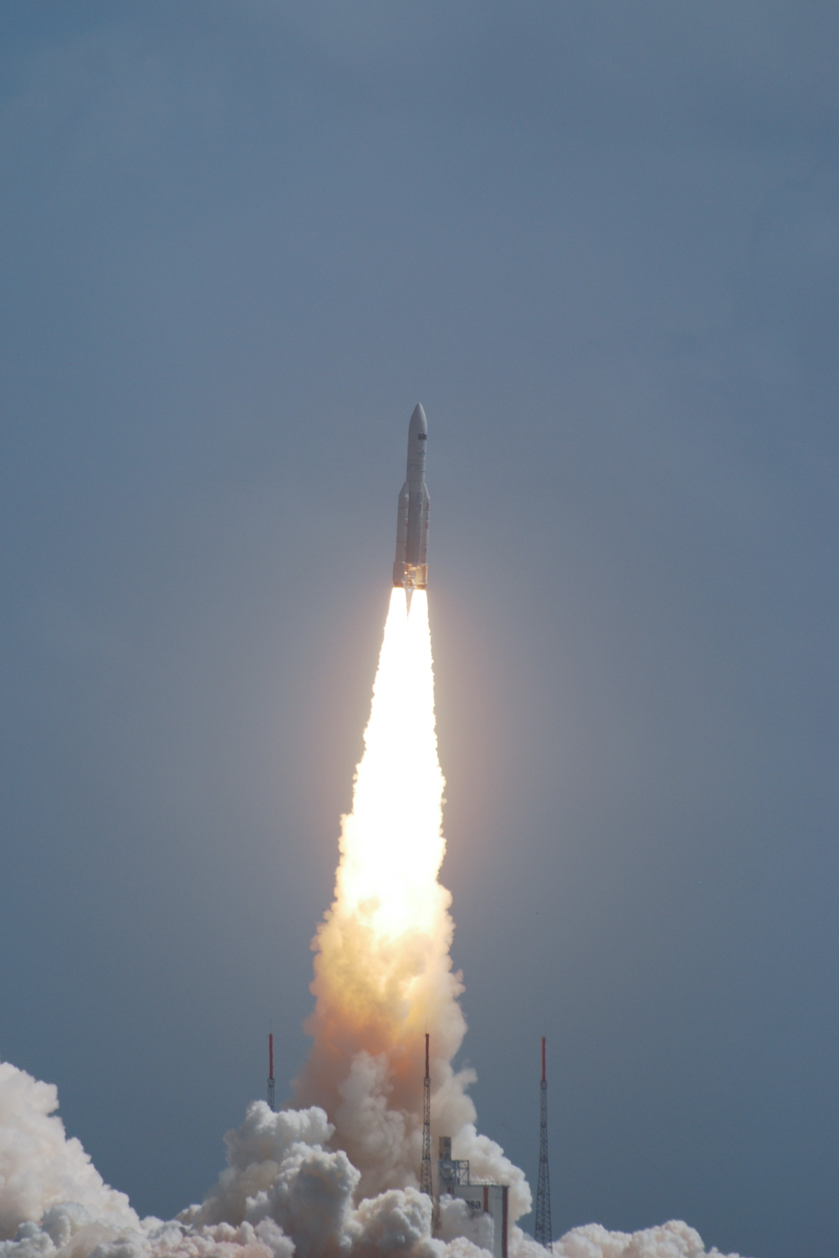 La fiabilité opérationnelle d'Arianespace rend&nbsp;le lanceur européen incontournable sur le marché du lancement de satellites ouverts à la concurrence. © Rémy Decourt