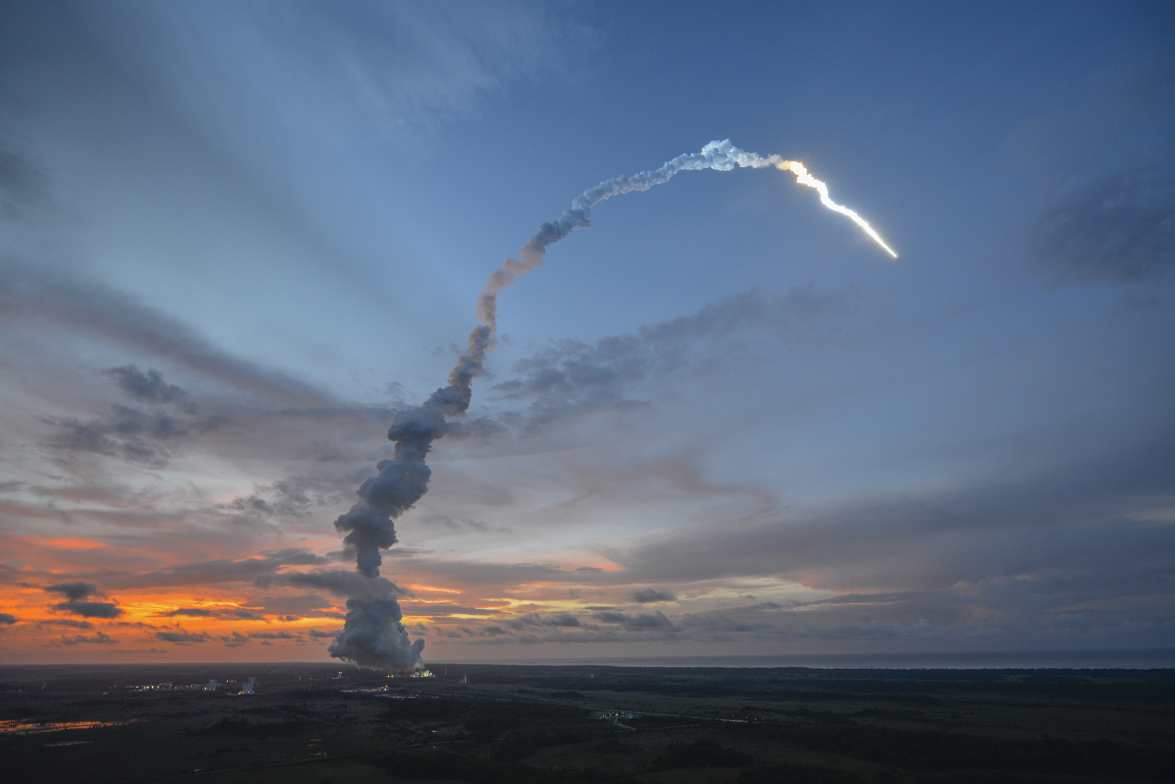 Le lancement ce soir, depuis l’Ensemble de lancement Ariane n°3 (ELA 3) à Kourou, sera le 215e pour une Ariane, toutes familles confondues, et le 71e pour une Ariane 5. Pour le décompte de l'année 2013, il viendra en numéro 4 pour une 5 ECA et en position 5 pour une Ariane, une 5 ES ayant lancé vers l'ISS l'ATV-4 Albert Einstein en juin dernier. © Esa, S. Corvaja
