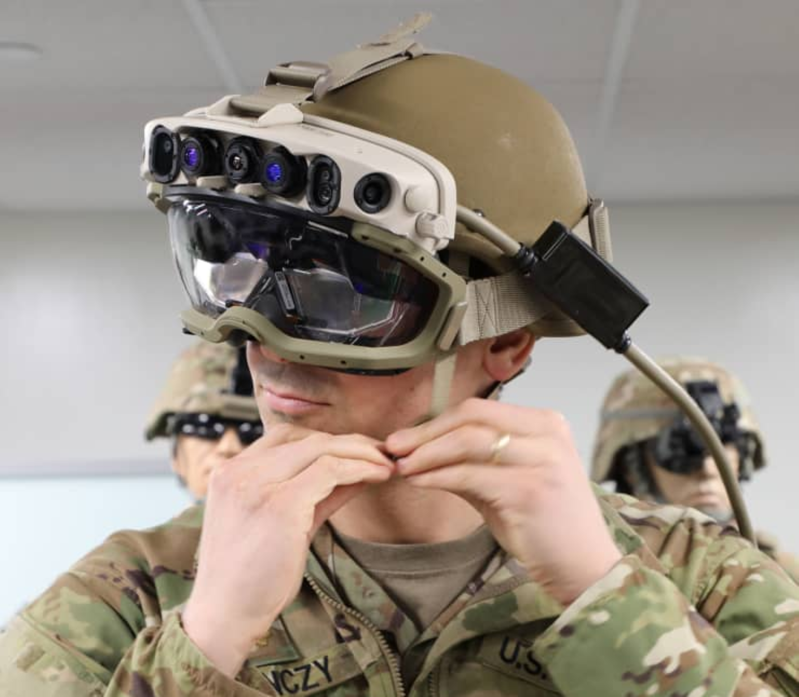 120.0000 casques&nbsp;de réalité augmentée HoloLens vont équiper l’armée américaine. © Microsoft