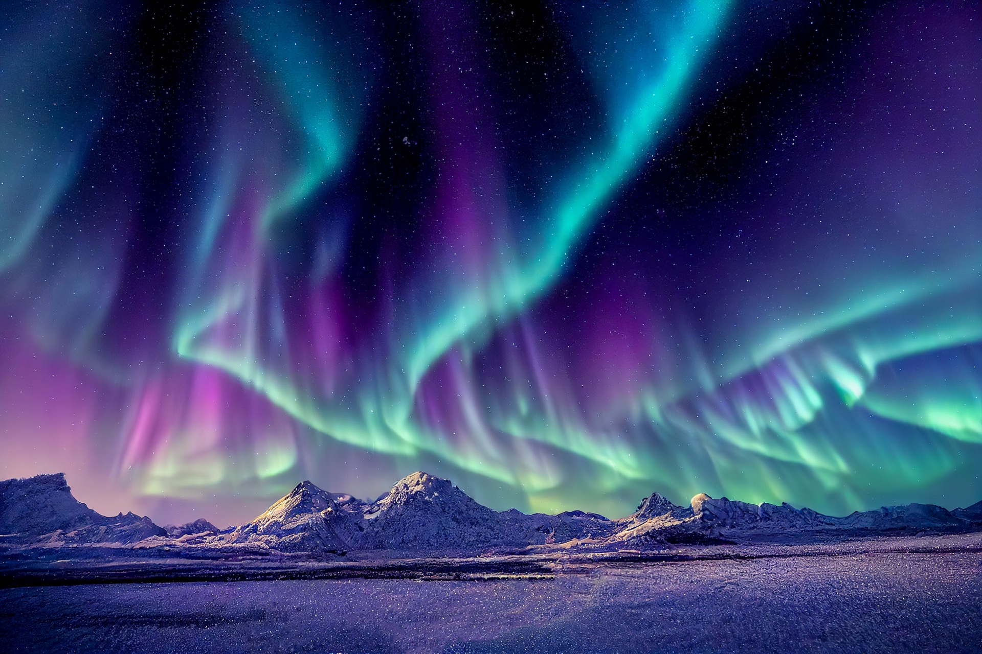 Habituellement visibles dans les hautes latitudes, comme ici en Norvège, les aurores boréales se sont invitées dans le ciel français dans la nuit du 10 au 11 mai 2024. © waichi2013th, Adobe Stock