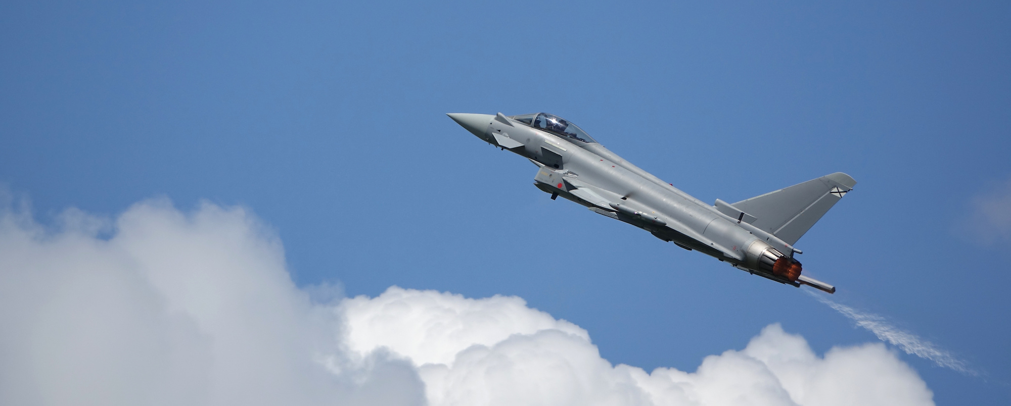 Un drone de combat basé sur le nEUROn sera interconnecté avec le Rafale F5. © Franz Massard, Adobe Stock