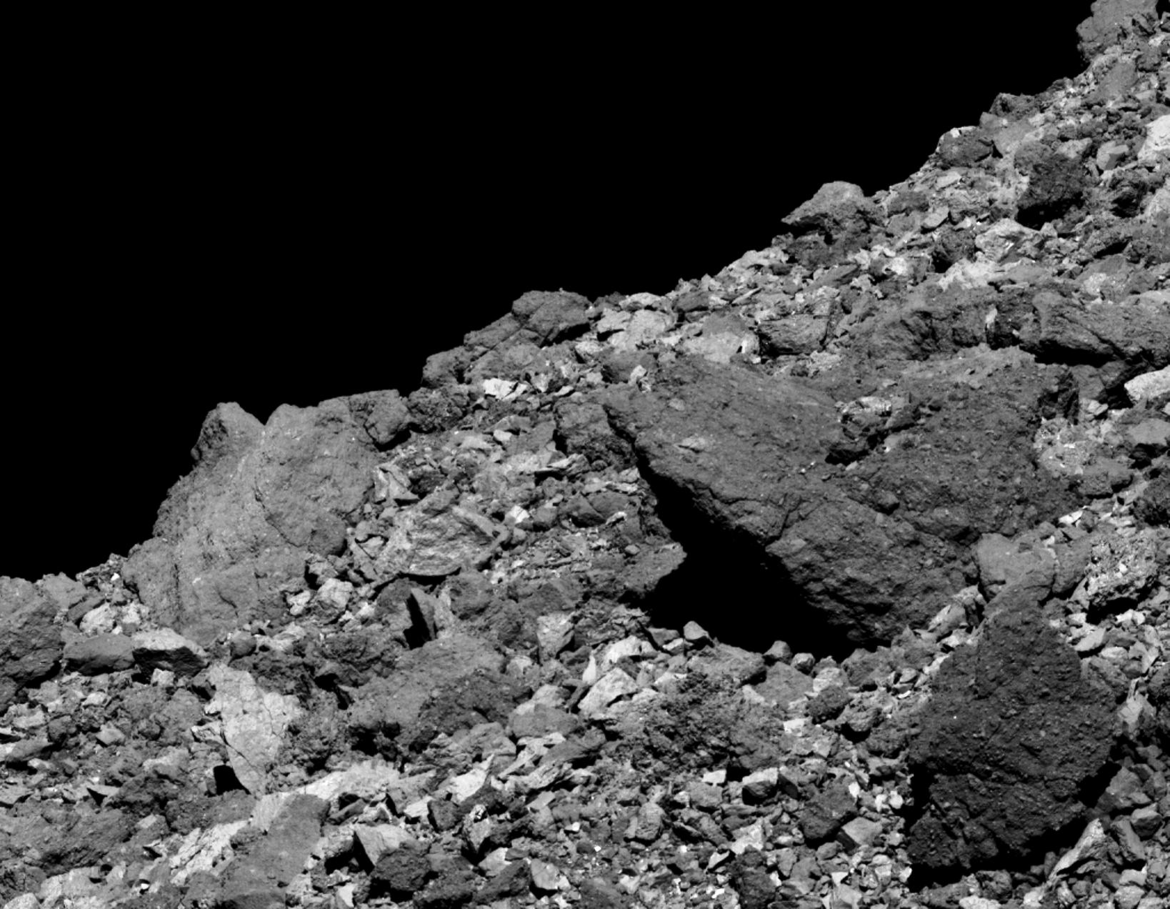 Des rochers dans l'hémisphère nord de Bénou (ou Bennu), photographiés par Osiris-Rex. © Nasa, Goddard University of Arizona