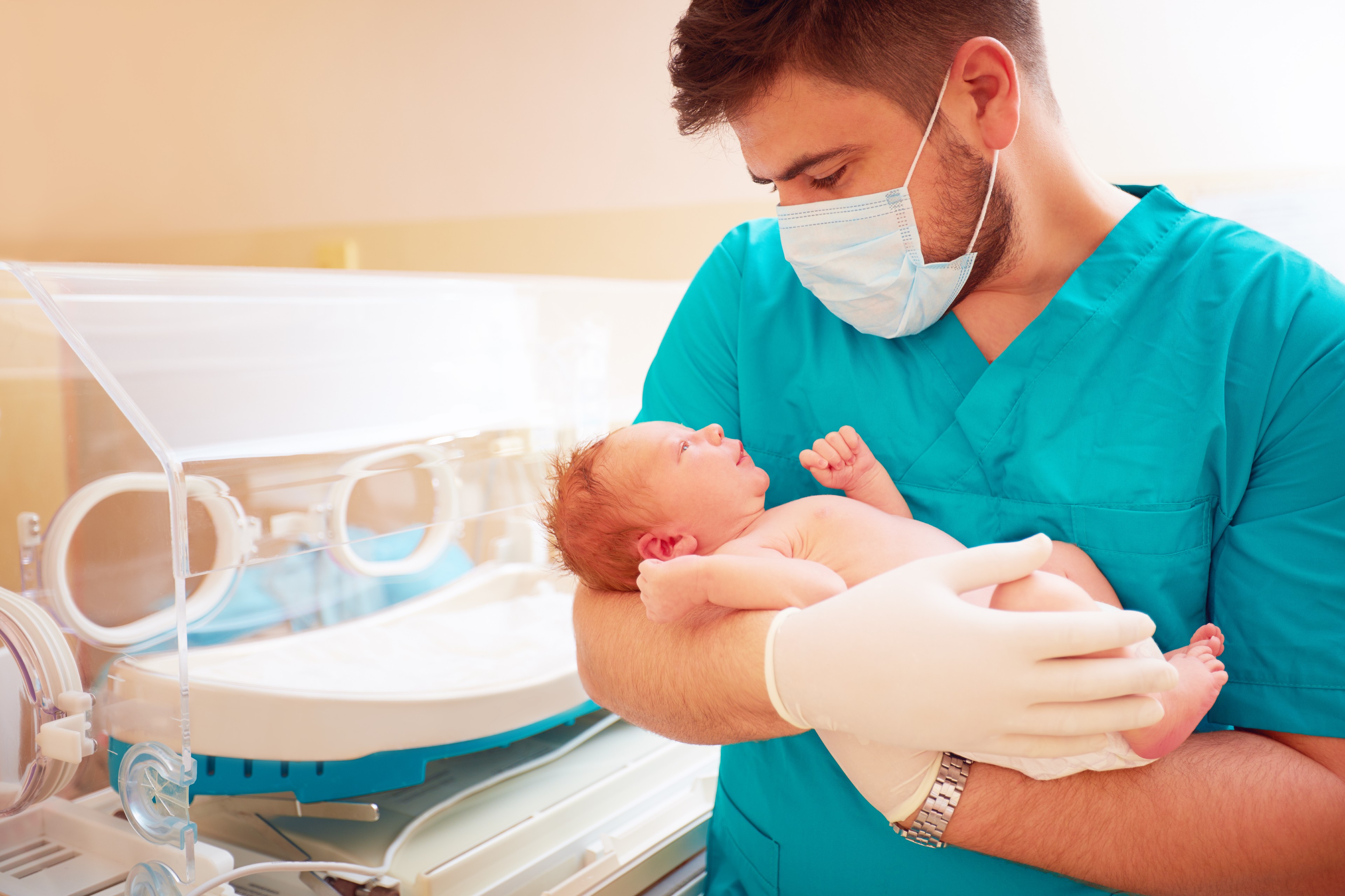 Un cas d'intoxication à l'éthanol chez un bébé prématuré. © Olesia Bilkei, Adobe Stock