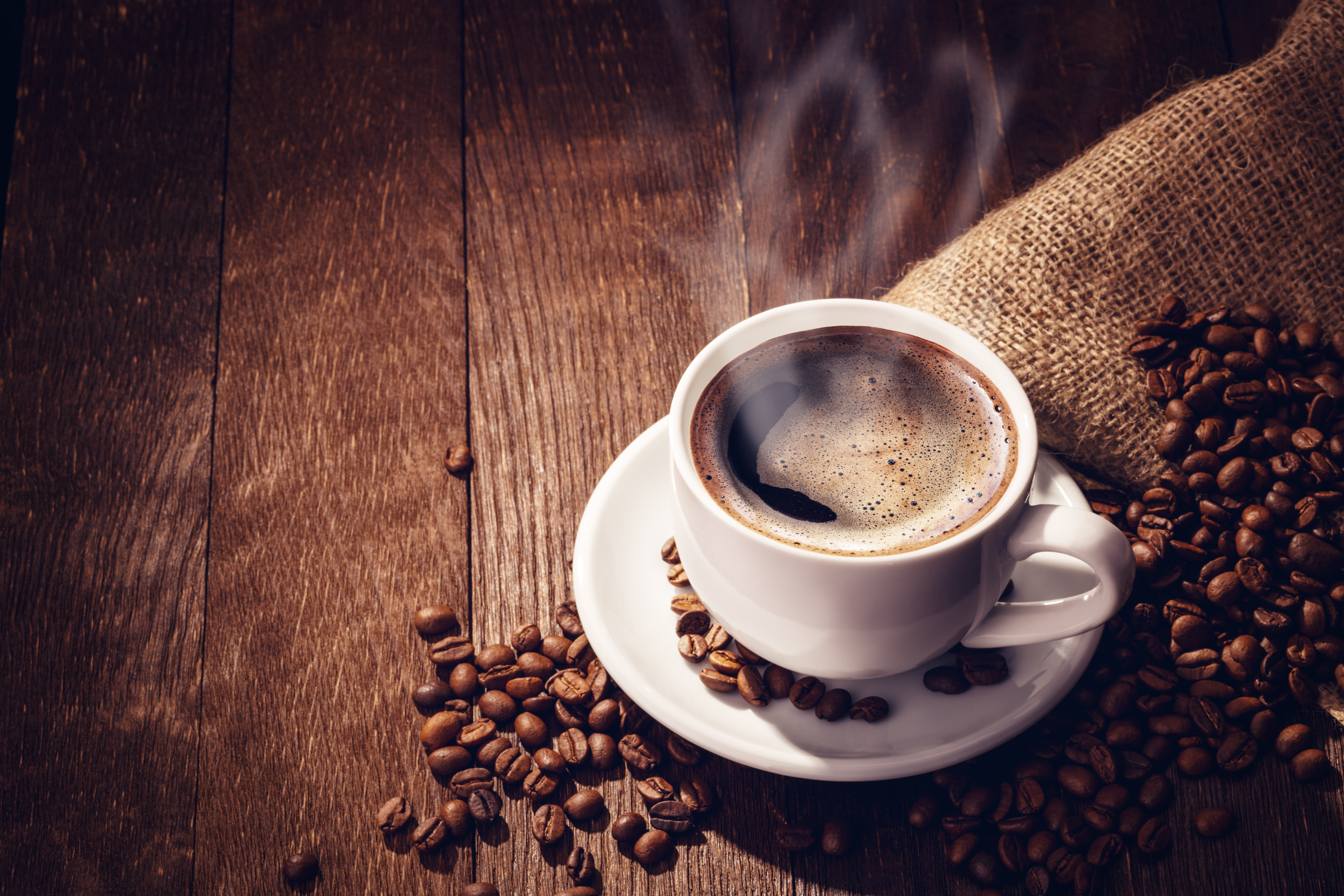 Le café est l’une des boissons les plus consommées dans le monde. Il a un rôle stimulant bien connu et permettrait aussi d’améliorer la mémoire. © dimakp, Adobe Stock