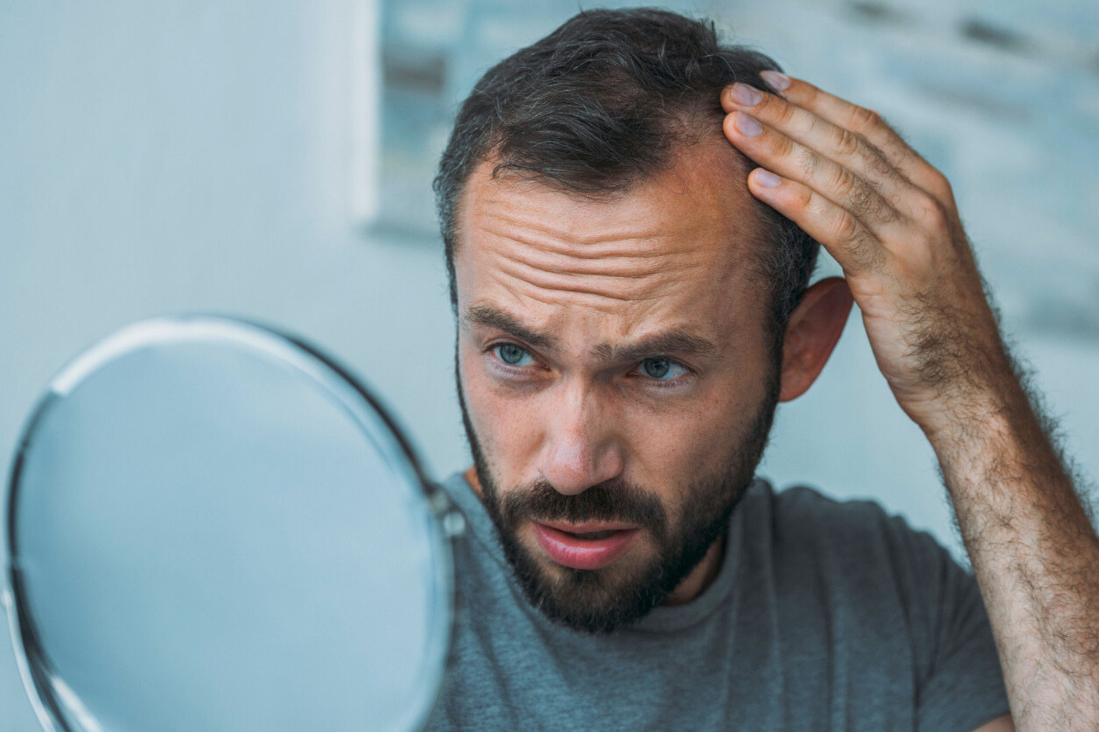 Repousse des cheveux : un simple gel au sucre pourrait tout changer. © LightFieldStudios, iStock