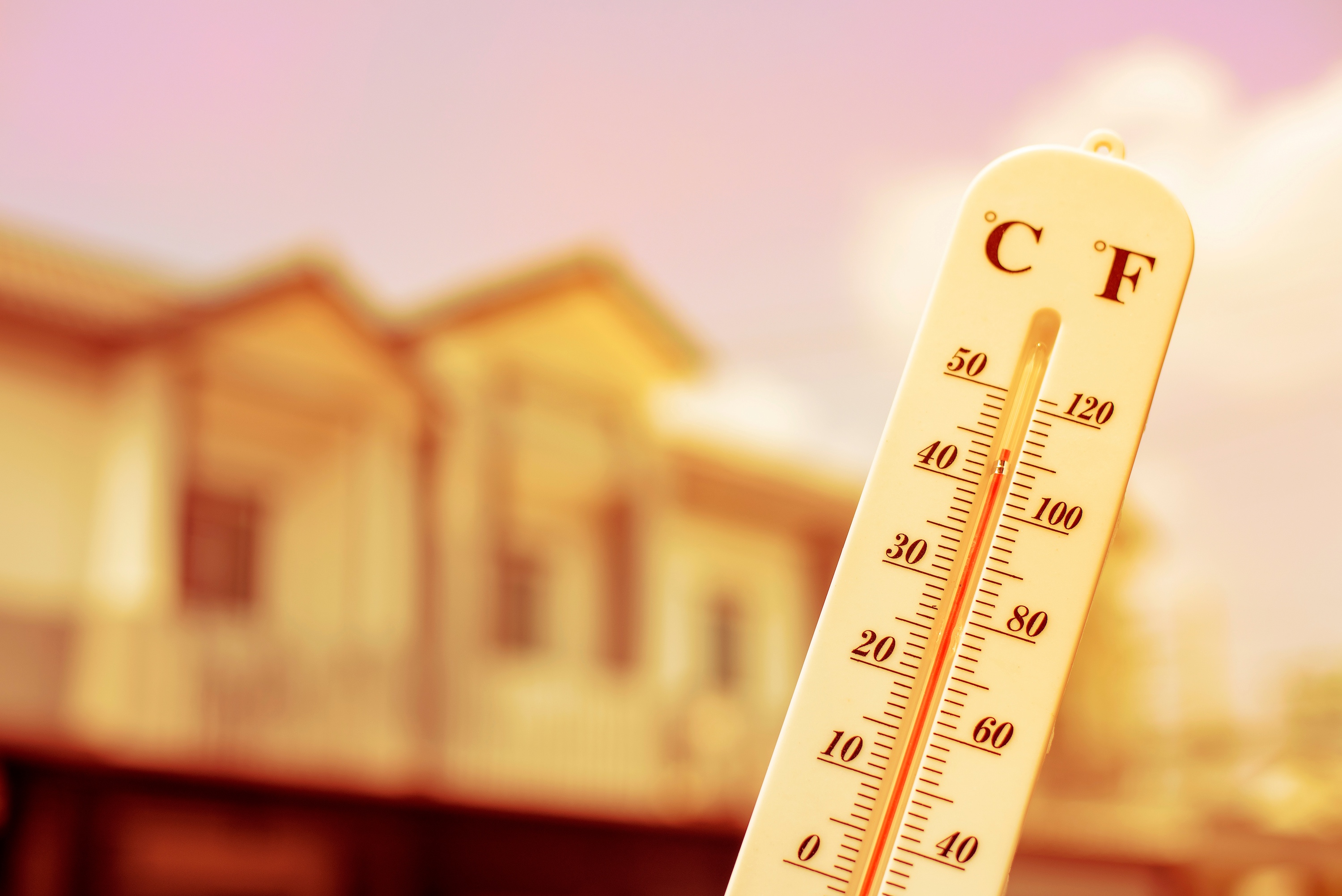 Près de 80 % de la population française subiront de 16 à 29 journées anormalement chaudes en été d'ici 2050. © tonefotografia, Adobe Stock