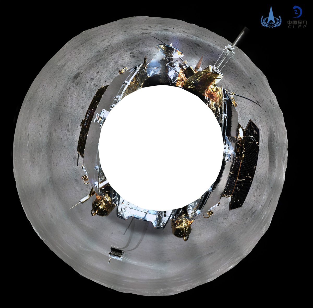 Vue à 360° de la face cachée de la Lune prise par une caméra embarquée sur le rover chinois Yutu 2 de la mission Chang'e 4, la première à atterrir sur ce côté de de notre satellite.© Xinhua/China National Space Administration (CNSA)