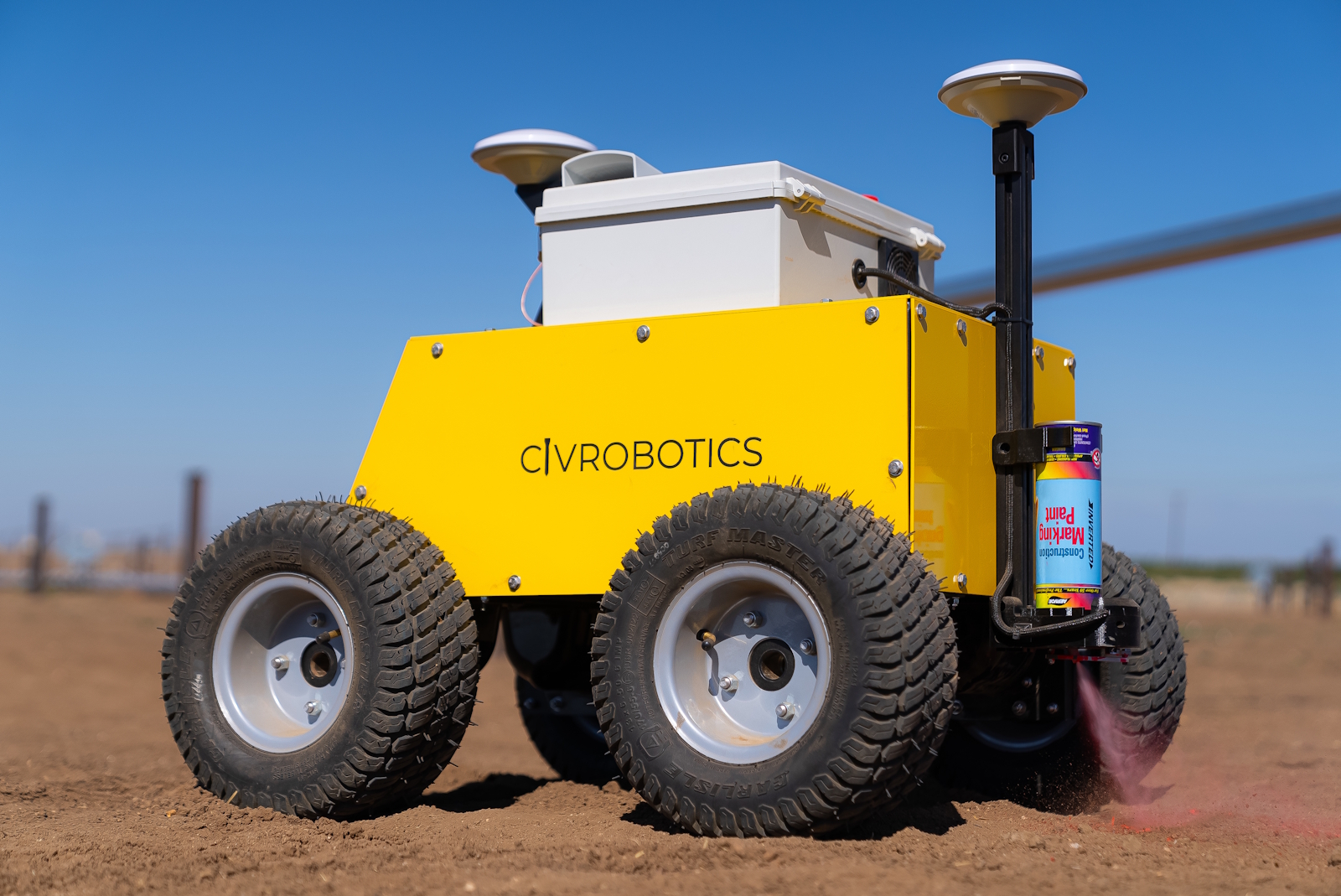 Le robot dépose un marquage à bombe de peinture. © Civ Robotic