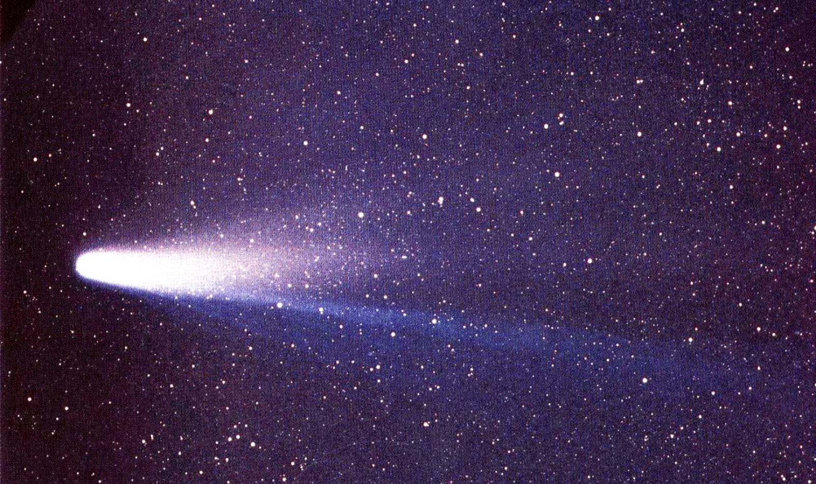 Une photo de la Comète 1P/Halley prise le 8 mars 1986 par W. Liller, île de Pâques. © NASA, W. Liller