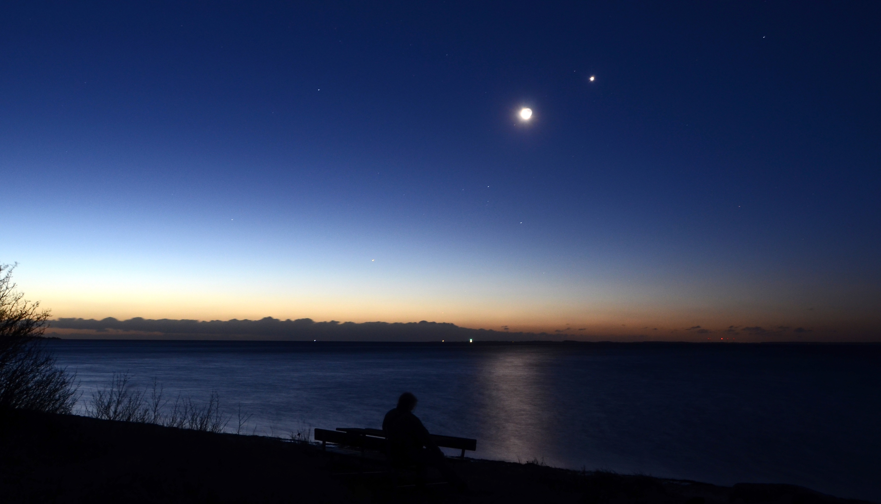 Conjonction planétaire au crépuscule. © Kim, Adobe Stock