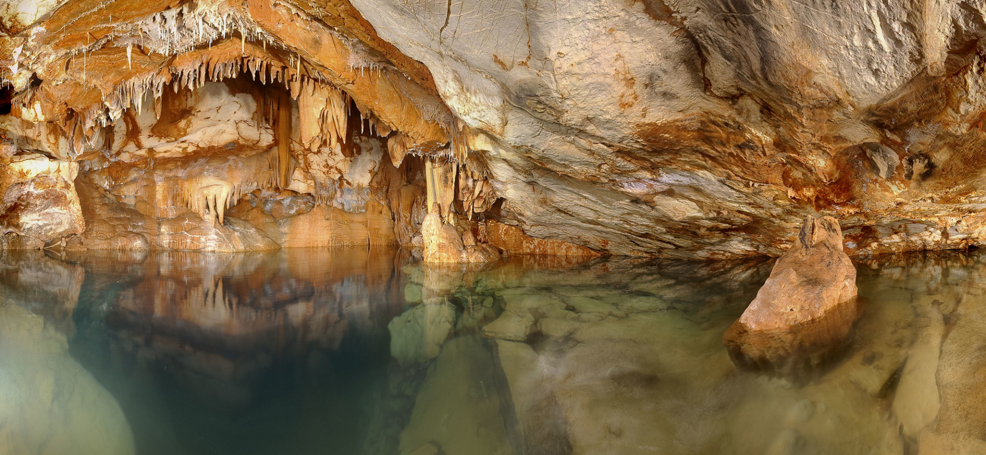 La grotte Cosquer a été découverte en 1985 par le plongeur professionnel Henri Cosquer. © Michel Olive, MCC DRAC/SRA Paca