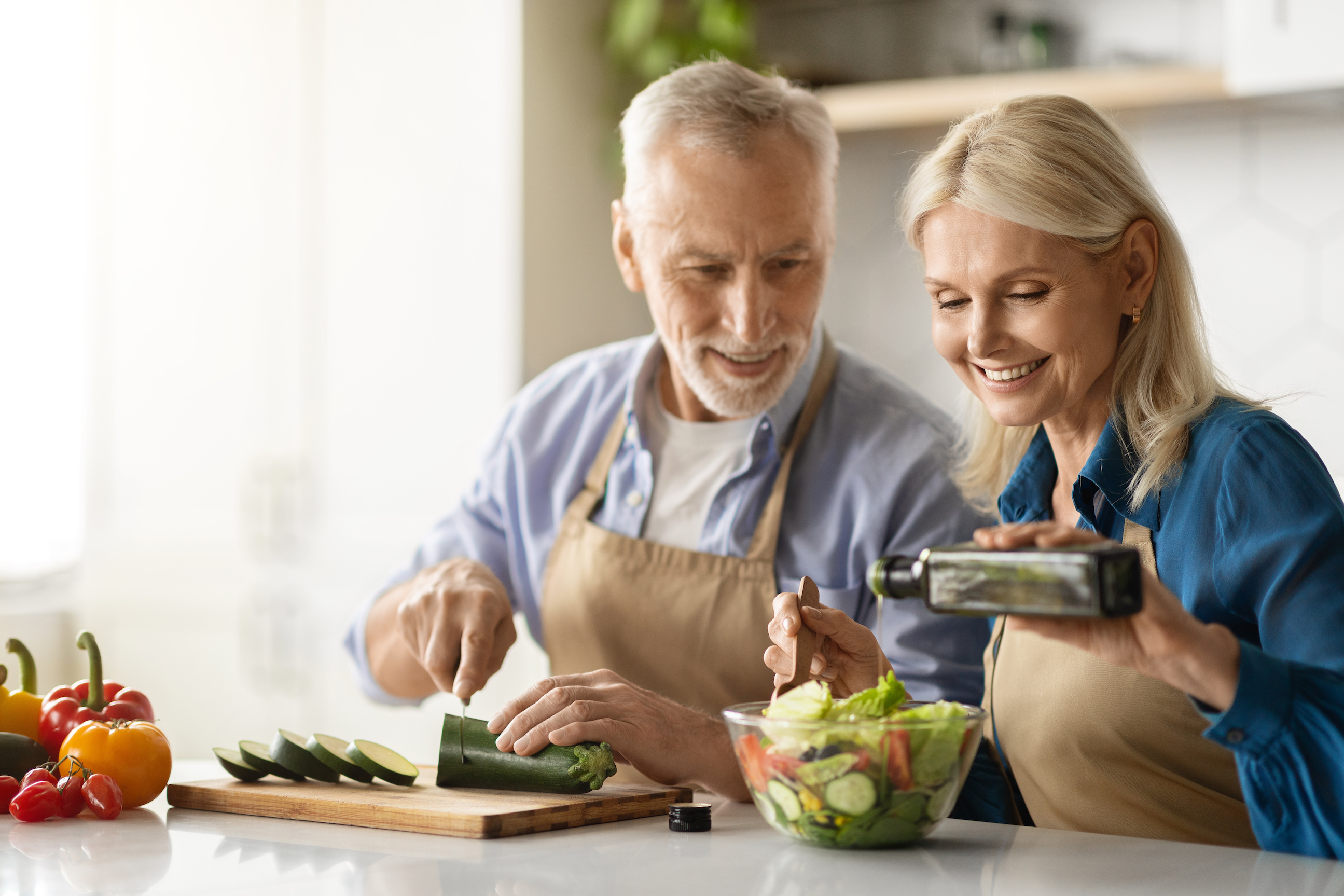 Et si manger léger pouvait nous permettre de vivre plus longtemps en bonne santé ? © Prostock-Studio, Adobe stock