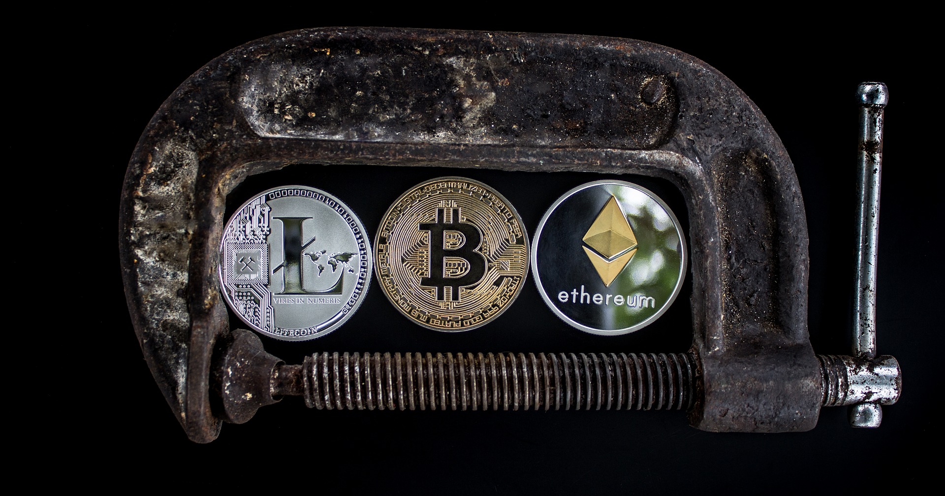 Litecoin, Bitcoin et Ethereum sont des monnaies reposant sur leur propre blockchain et donc des coins. © WorldSpectrum, Pixabay 