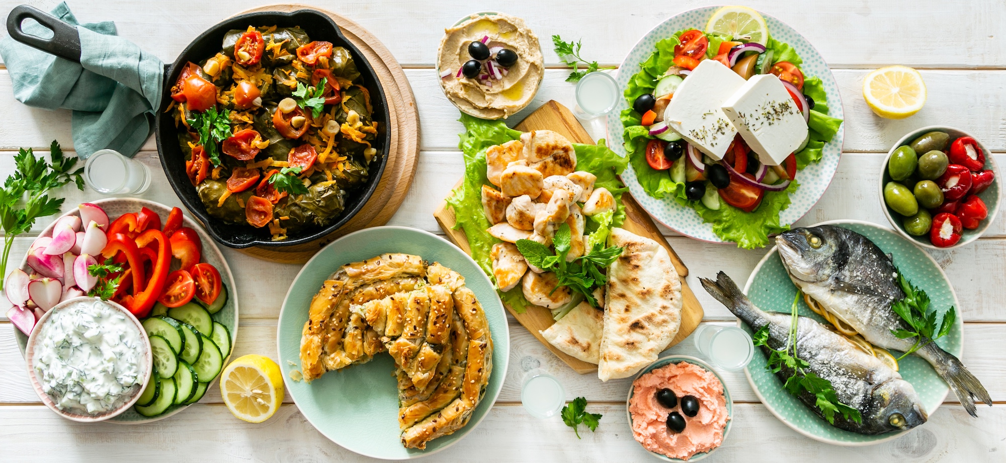 Exemple de plats de la cuisine méditerranéenne. © anaumenko, Adobe Stock