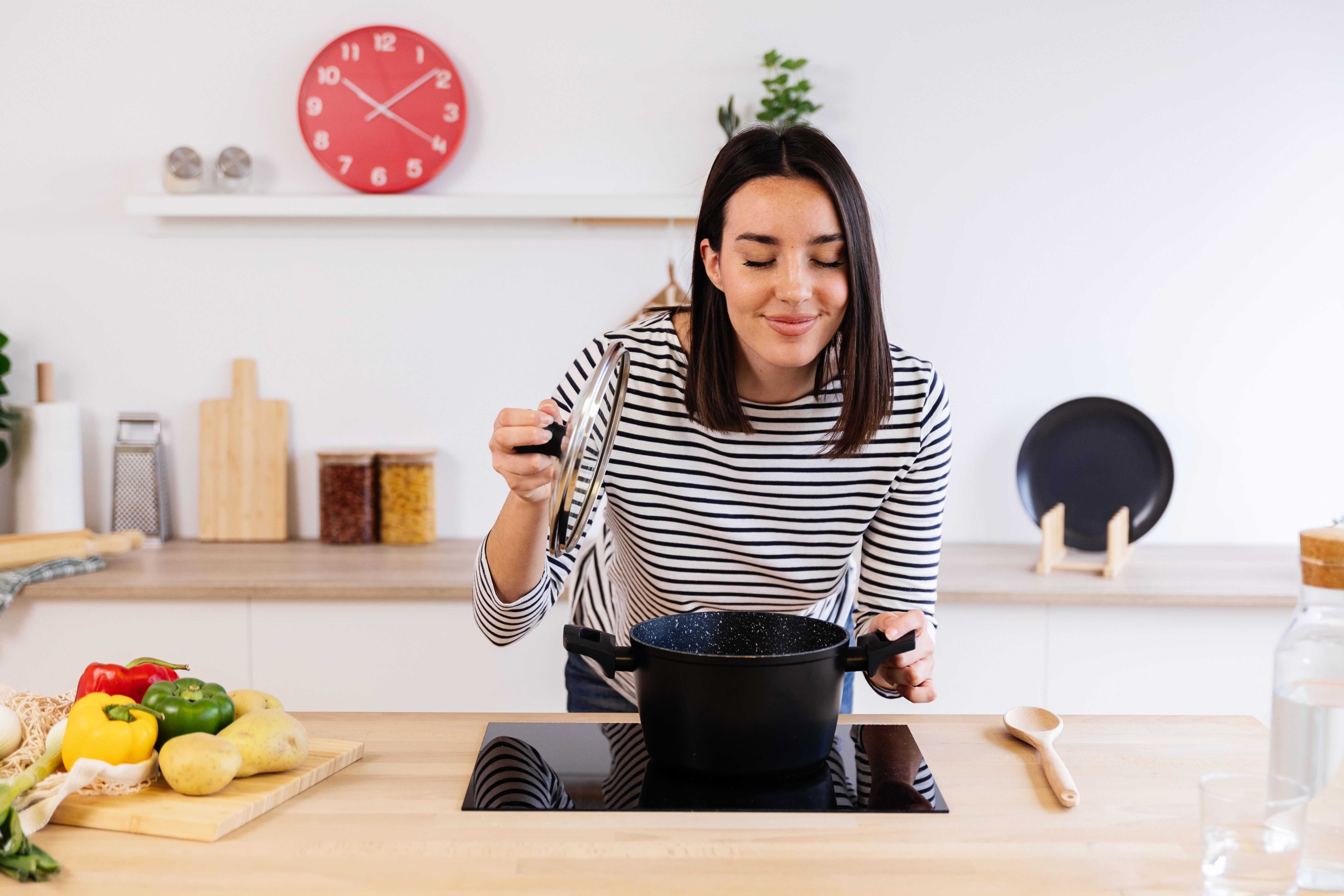 Une nouvelle étude met en lumière l’importance de l’odorat dans la régulation de l’appétit et dans le développement de l’obésité. © Xavier Lorenzo, Adobe Stock