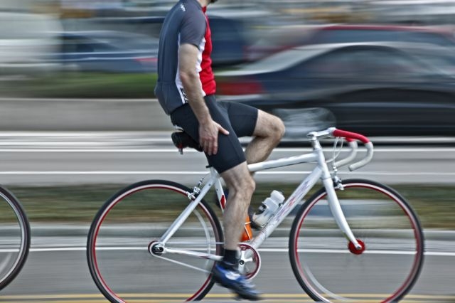 En ville, le vélo est le moyen de transport le plus rapide pour les trajets compris entre un et sept kilomètres. © SVLumagraphica, shutterstock.com