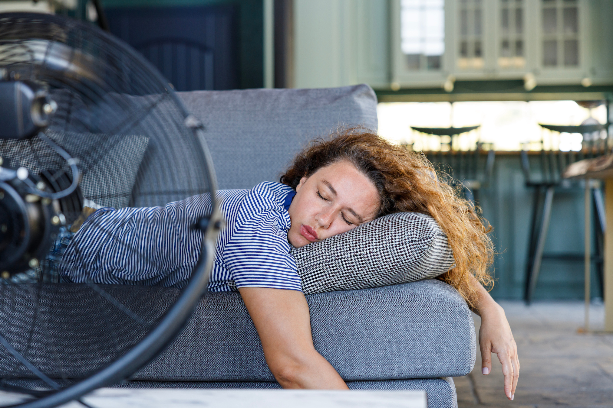 Une déprime saisonnière en plein été ? Vous faites peut-être partie des personnes touchées par le Reverse SAD. © dragonstock, Adobe Stock