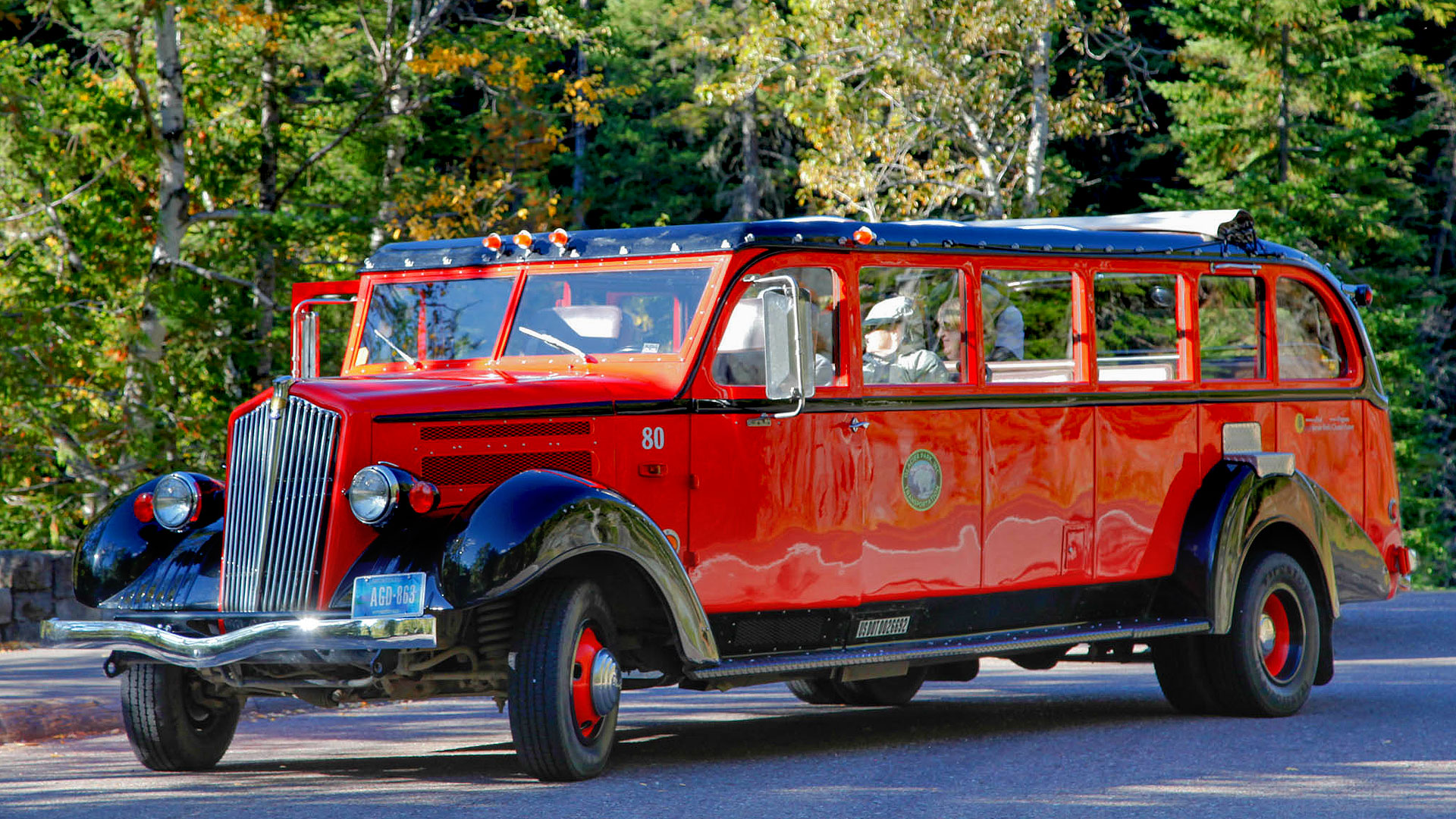 Les bus rouges du parc de Glacier