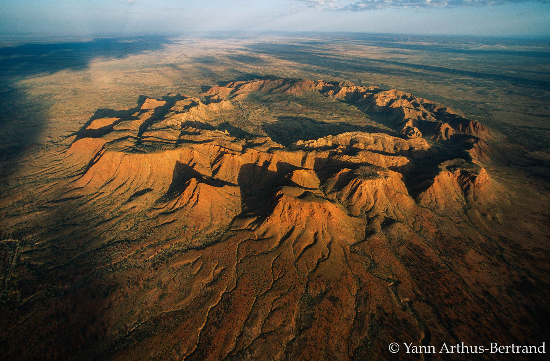 Un cratère météoritique datant du Jurassique au milieu de l'Australie