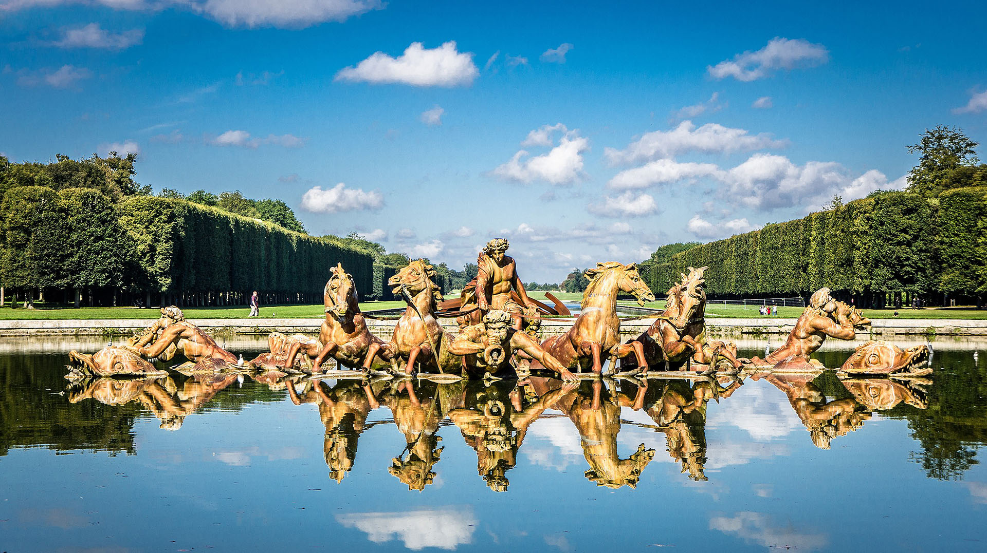 Le Bassin d'Apollon du château de Versailles représente le dieu grec sortant de l'eau dans un chariot tiré par quatre chevaux. © gags9999, Wikimedia Commons,&nbsp;CC by&nbsp;2.0