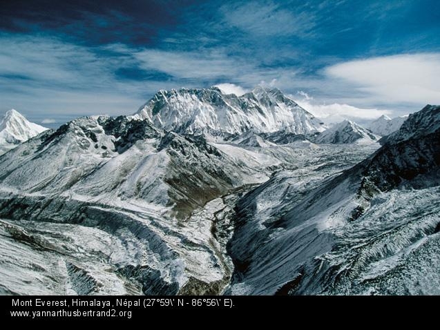 Mont Everest, Himalaya, Népal (27°59’ N – 86°56’ E).