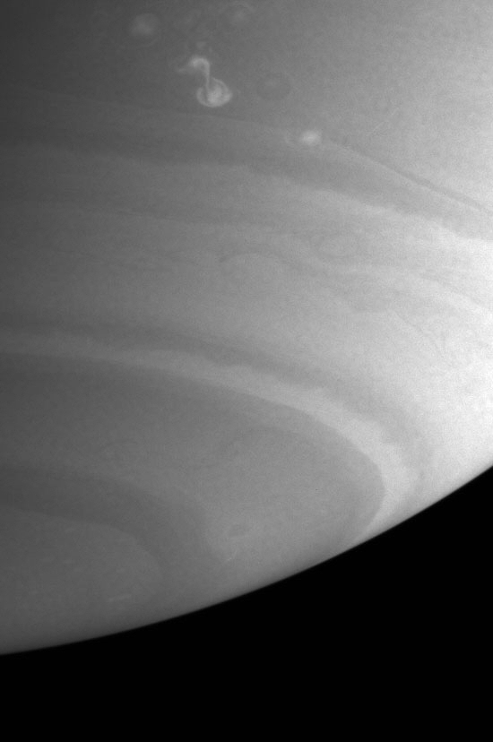Belle image de  petites tempêtes sur Saturne