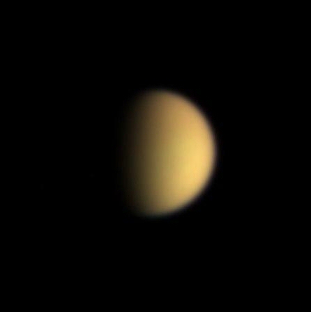 Titan en couleur naturelle