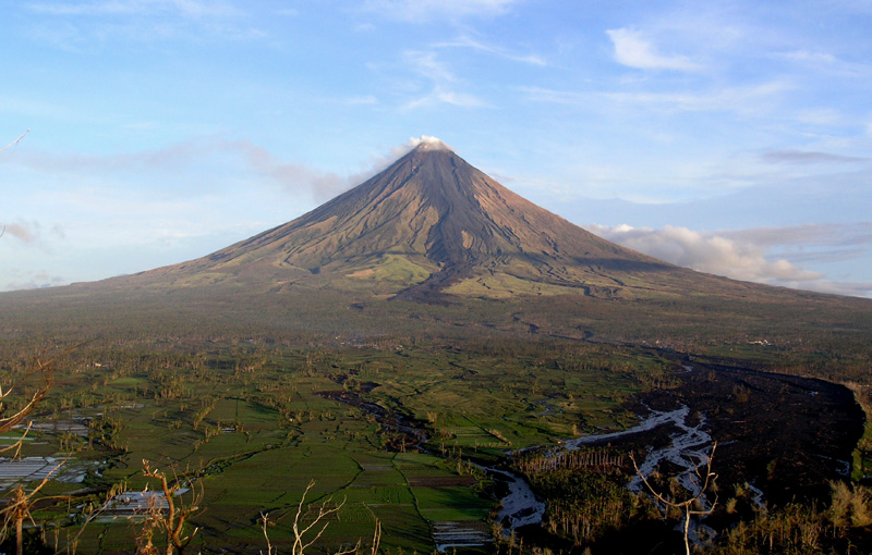 Volcan Mayon dans Albay, aux Philippines