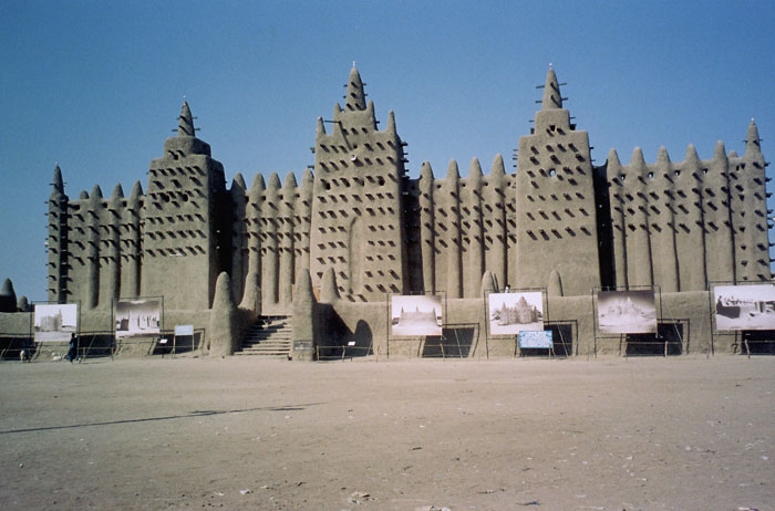 La grande mosquée de Djenné, en terre crue, au Mali