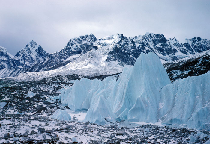 Le glacier du Khumbu, dans l'Himalaya