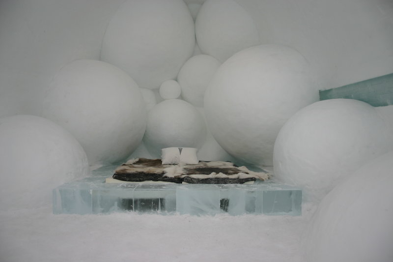 Chambre de glace aux murs de bulles, en Suède