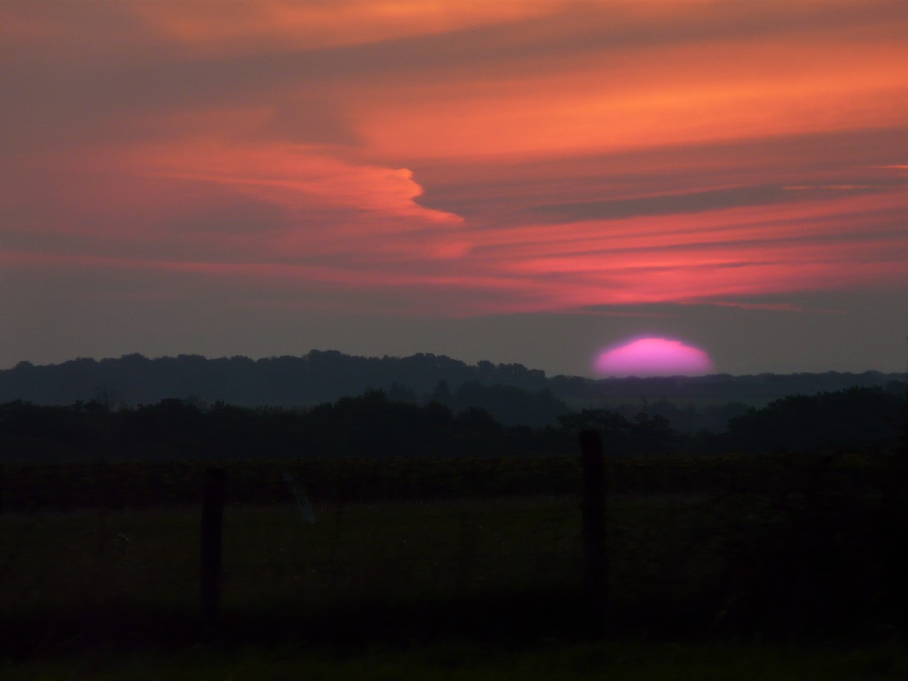 Un lever de soleil présentant un mirage supérieur