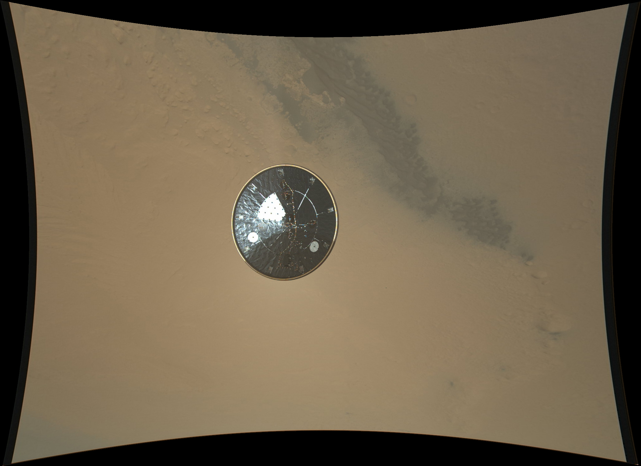 Le bouclier thermique de Curiosity photographié par Mardi