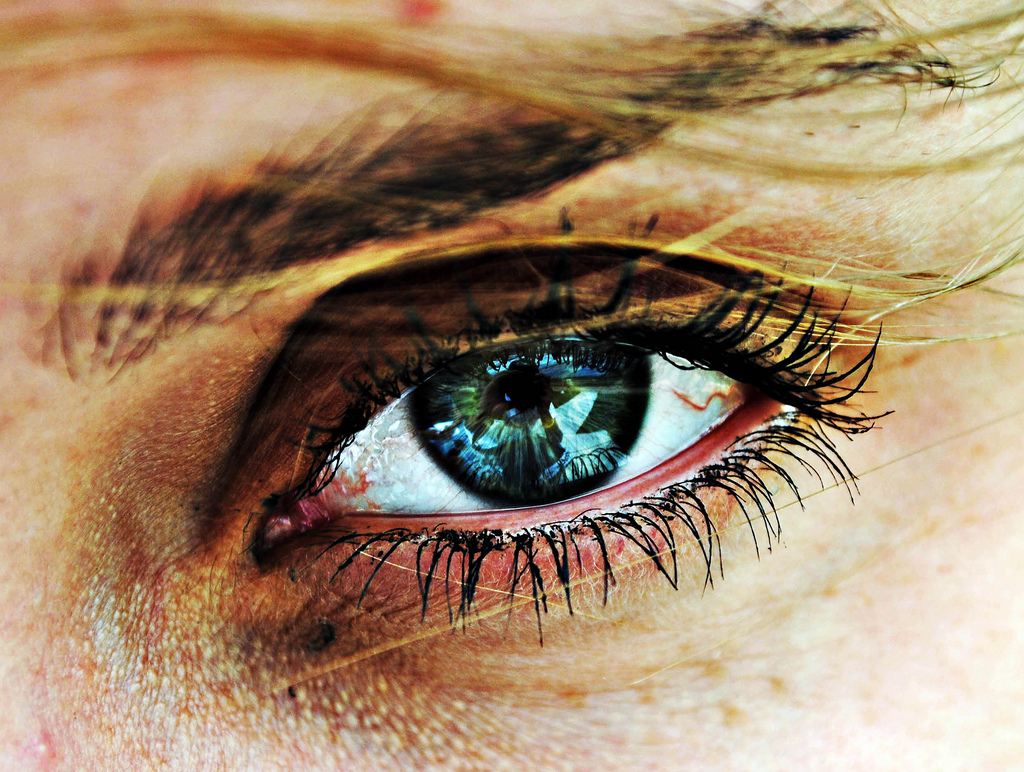 Pourra-t-on un jour dépister la maladie d’Alzheimer simplement en regardant l’œil ? Nous en sommes encore loin mais les études s’en approchent. © ModernDope, Flickr, cc by nc sa 2.0